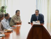 وزير الآثار يلتقى بمنسقى العرض بالمتحف الكبير لمتابعة آخر مستجدات العمل 