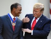 ترامب يمنح لاعب الجولف "وودز" أعلى وسام مدنى بالبيت الأبيض