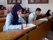 صور.. انتظام امتحانات الطلاب بجامعة عين شمس وإجراءات مشددة على البوابات