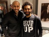 شاهد كيف احتفل نجم الاسكواش مع محمد صلاح بتأهل ليفربول..صور