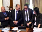 الحكومة تستخدم "التابلت" لعرض جدول الأعمال فى اجتماعاتها بدلا من الورق