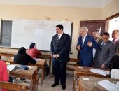 محافظ القليوبية يتابع سير امتحانات نهاية العام الدراسى للشهادة الإعدادية ببنها
