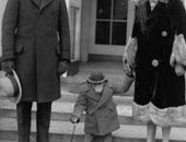 بى.بى.سى تفصل مذيعا نشر صورة لقرد فى إشارة لمولود الأمير هارى