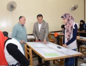 صور ..نائب رئيس جامعة أسيوط يتفقد امتحانات أخر العام.. وإنطلاق الامتحانات بآداب طنطا