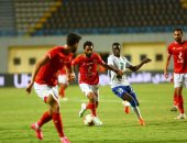 انطلاق مباراة الأهلى وسموحة ببرج العرب بالدورى