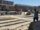 أهالى قوص يناشدون محافظ قنا فتح ممر آمن للسير بعد غلق المزلقان