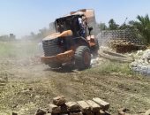 صور.. إزالة 9 حالات تعدى على الأراضى الزراعية بمدينة الزينية شمالى الأقصر