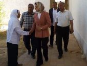 نائب محافظ الوادى الجديد تحقق فى شكوى مزارع.. وتوجه بتوفير مصدر رى لمزرعته