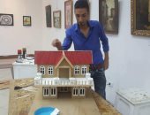 "صور" شاب ببنى سويف موهوب فى صنع الماكيتات من الكارتون.. المسجد الناطق أبرزها