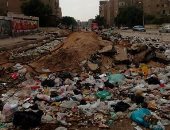  شكوى من تراكم القمامة ومياه الصرف الصحى أمام مدرسة الخنساء بحى السلام
