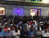 صور.. الآلاف يؤدون صلاة التراويح بمسجد آل الشامى بالمحلة