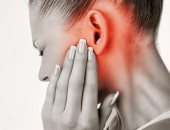 طبيب يحذر :استخدام سماعات الرأس قد يسبب التهاب الأذن الوسطى