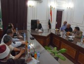 محافظ المنيا: لا تسامح فى تخاذل أى مسئول عن عمله