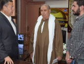 محافظ بنى سويف يستقبل أسرتين من أسر شهداء القوات المسلحة