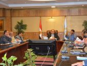 محافظ الغربية يوجه بتدبير فورى لكرسى متحرك ويسلمه لمسنة بسبب ظروف صحتها