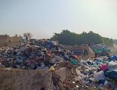 شكوى من تراكم القمامة بمدينة الفسطاط خلف جامع عمر بن العاص