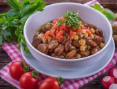 اتسحرى ووفرى.. فول مدمس بالطماطم والفلفل الأخضر بـ9 جنيه ونصف