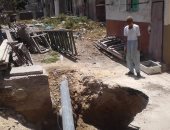 صور .. كسر ماسورة مياه يتسبب فى هبوط أرضى بمساحة 5 أمتار غرب الإسكندرية 