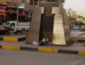 شكوى من القمامة بجوار تمثال أنور السادات بمدينة شبين الكوم فى المنوفية