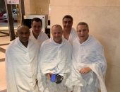 شاهد.. أبو ريدة ورئيس الكاف بملابس الإحرام فى "عمرة رمضان"