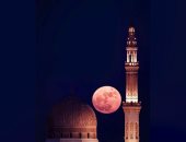 10 صور تبرز جمال القمر ومعالم دبى وأبو ظبى فى رمضان