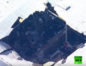 شاهد.. سقوط مقاتلة أمريكية من طراز إف 16 فوق مبنى تجارى بكاليفورنيا