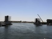 محافظ المنيا يتابع العمل في محور سمالوط على النيل