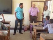 صور.. رئيس مدينة الطود يتفقد لجان إمتحانات الصف الأول الثانوى