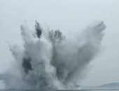 شاهد البحرية البريطانية تفجر قنبلة يعود تاريخها للحرب العالمية الثانية