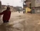 شاهد ..فيضانات عارمة فى جنوب شرق البرازيل تسبب انهيارات أرضية