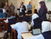 محافظ سوهاج يتابع امتحانات التابلت.. وطلاب 63 مدرسة يؤدون الامتحان إلكترونيا