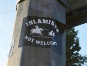 الشرطة تتعامل مع ملصقات معادية للمسلمين فى "إسيكس" باعتبارها جريمة كراهية