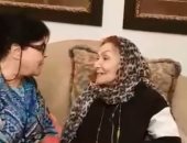بكيزة وزغلول.. إسعاد يونس تزور سهير البابلى بعد خروجها من المستشفى.. فيديو