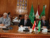 رئيس جامعة المنوفية يجتمع بعمداء الكليات لتحديد المشروعات الرئيسية والفرعية