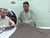 إبراهيم أشهر ترزى جلباب بلدى وجبة وعباية بالغربية: قماش غزل المحلة أفضل من المستورد.. ويؤكد: تعلمت المهنة وعمرى 7سنوات وأصبحت غرزتى قبلة مشاهير القراء وعلماء الأزهر.. والجلابية الفلاحى اليوم أغلى من البدلة