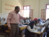 صور.. 5589 طالبا بالصف الأول الثانوى فى الأقصر يؤدون الامتحان إلكترونيا