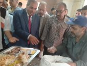 رئيس جامعة الأزهر يفاجئ المدينة الجامعية للطلاب قبيل الإفطار