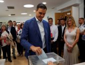 صور.. رئيس وزراء إسبانيا يدلى بصوته فى انتخابات البرلمان الأوروبى