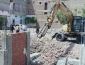 فيديو وصور.. محافظ أسيوط: حملات إزالة فورية لأعمال بناء مخالف بحى غرب