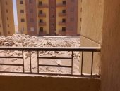 سكان مشروع المنحة الإماراتية بالمنيا يشكون من انتشار القمامة والصخور