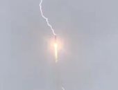 شاهد.. صاعقة تضرب صاروخ " Soyuz" أثناء إطلاقه من قاعدة فضائية فى روسيا 