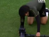 محمد الننى مصورا فى تدريب أرسنال الأخير قبل نهائى يوروباليج.. فيديو