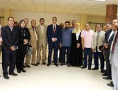 صور.. محافظ سوهاج يستقبل أعضاء اتحاد نقابات العمال لحل مشاكلهم 