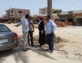 صور.. رئيس مدينة برج العرب تشن حملة نظافة وتجميل على الشوارع 