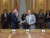بريطانيا ومصر توقعان اتفاقا للمشاركة فى تصنيع فلاتر هواء لمحطات الطاقة
