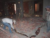 صور.. هدم أبنية مخالفة ورفع اشغالات بحى حدائق القبة