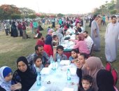 صور.. أهالى العاشر من رمضان ينظمون مائدة إفطار لأكثر من 10 آلاف مواطن