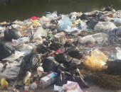 اضبط مخالفة.. تراكم القمامة على طريق النجع بعزبة سعد فى سوهاج .. صور