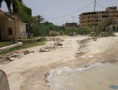 قارئ يشكو من سوء حالة الطريق بشارع أبو تلات الرئيسى