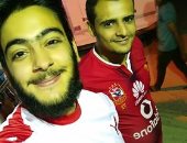 "الكورة فى دمنا".. أهلاوى وزملكاوى يتابعان مبارة ليفربول